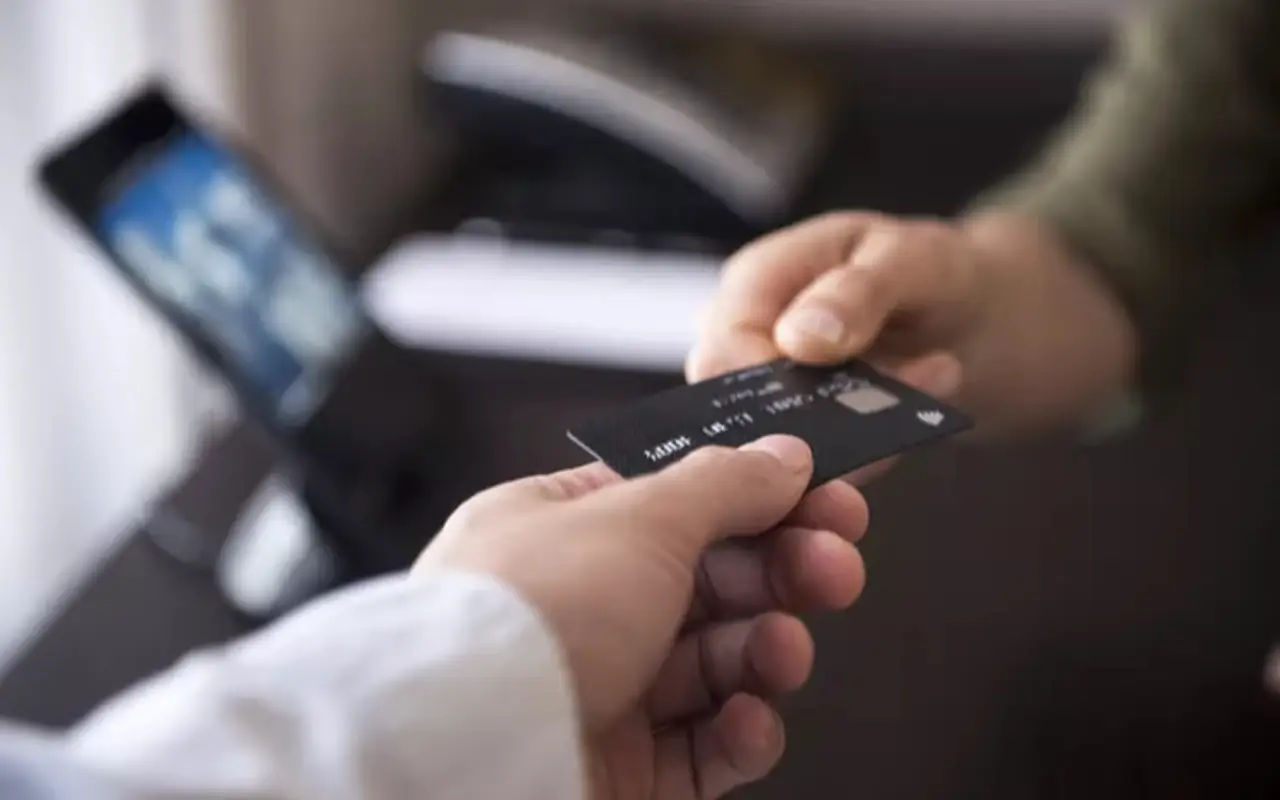 Handing over a bank card should not automatically constitute a crime – UNBA